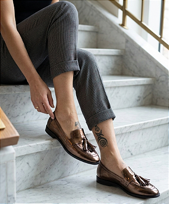 MOCASSIM EM COURO COBRE - BALA CAFÉ