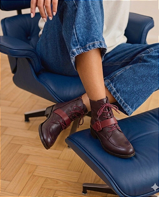 BOTA COTURNO COM FIVELA PINHÃO