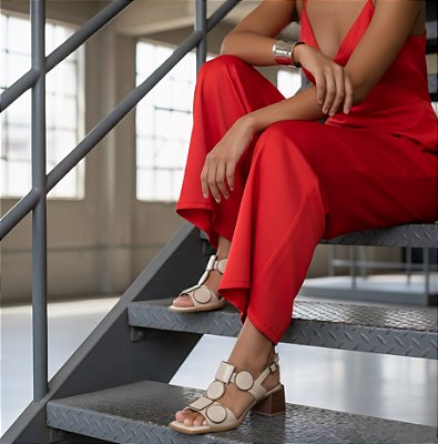 SANDÁLIA EM COURO DETALHES GEOMÉTRICOS