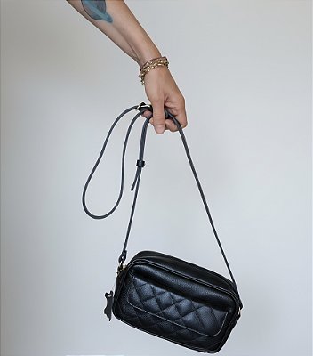 BOLSA PRETA COURO DETALHE MATELASSÊ
