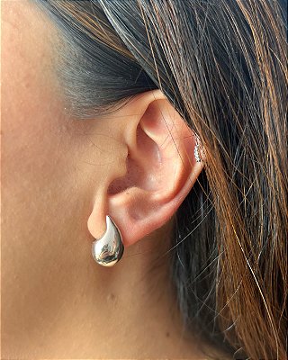 Brinco Vírgula Médio - Banhado a Ródio