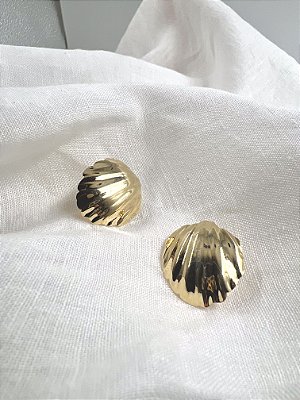 Brinco Concha Dourada - Banhado a Ouro