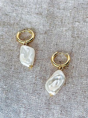 Brinco Argolinha Pérola Água Doce - Banhada a Ouro