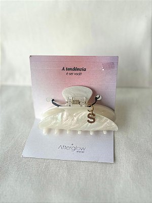 Prendedor com Letra - Pérola Barroca Personalizado