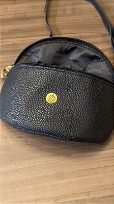 Pochete na cor preta com alça de sintético (Ferragem dourado)