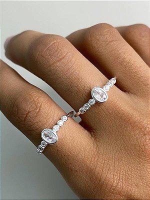 Anel Oval com Ponto de Luz