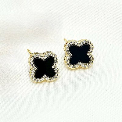 Brinco Trevo Preto com Borda Cravejada