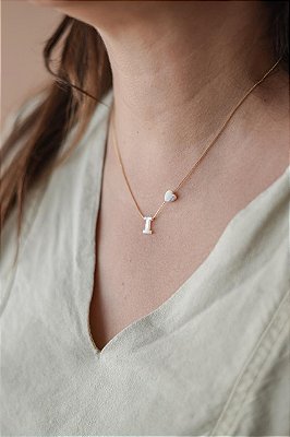 Colar letrinha I de madrepérola com coração