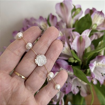 Pulseira perolas batata e rosinha de madreperola