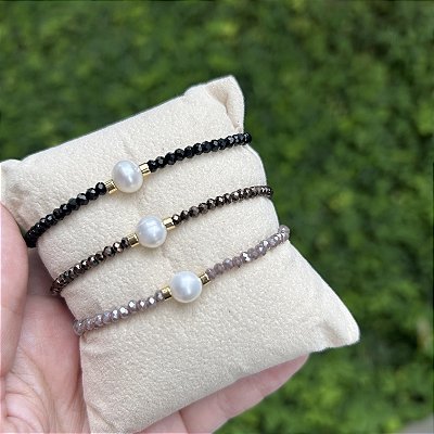 Pulseira em silicone com cristais e uma pérola batata natural