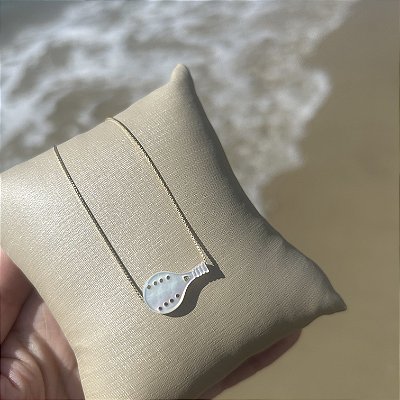 Colar raquete de tennis/beach tennis em madrepérola