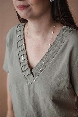 Colar longo pérolas arroz pequenas