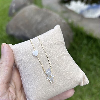 Colar um menino madrepérola com coração vazado