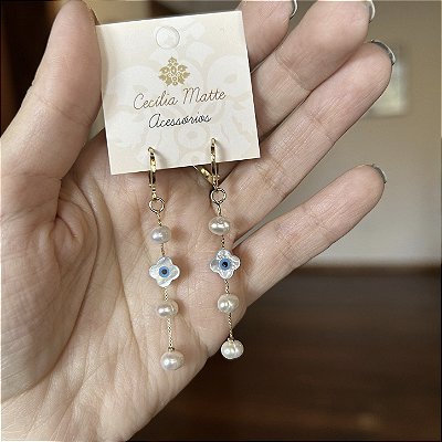 Brinco banho ouro pérolas e trevinho olho grego