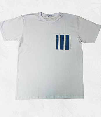 Camiseta masculina com bolso listrado classic blue