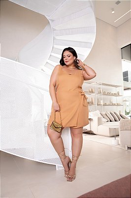 Macaquinho Short Saia Nude Plus Size