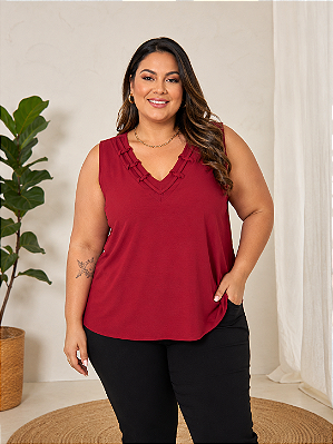 Regata Detalhe Gola Plus Size