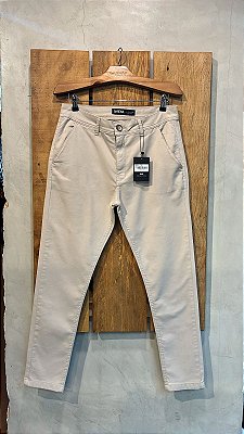 $ 79,90 CALCA MASCULINA CHINO SLIM/ BEGE / GRADE: 40/1 42/2 44/2 46/2 48/1 = 8 PEÇAS