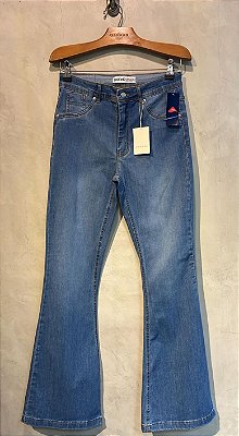 $76,90 UNIT / CALÇA FLARE PLUS /LAVAGEM CLEAR/ GRADE: 44/1 46/2 48/2 50/1 52/1 = 7 PEÇAS