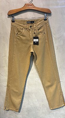 $79,90 UNIT /CALÇA RETA COM RECORTE /COLOR/ CAQUI / GRADE: 36/1 38/2 40/2 42/2 44/1 = 8 PEÇAS