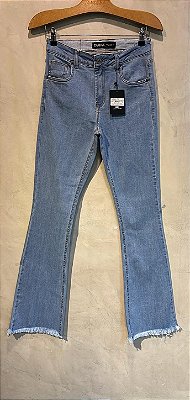 $74,90 UNIT / CALÇA FLARE BARRA AFIO / LAVAGEM MEDIA / GRADE:36/1 38/2 40/3 42/2 44/1= 9 PEÇAS