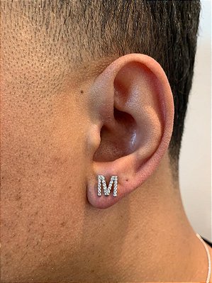 Brinco Masculino Par Letra M (7,8X7,8mm) Banhado A Ouro Branco