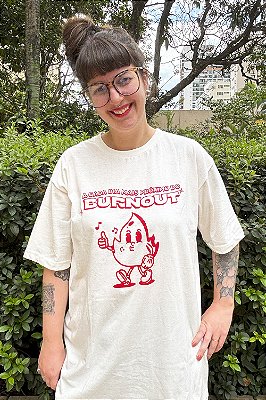 Camiseta A Cada Dia Mais Próximo do Burnout - Off-white