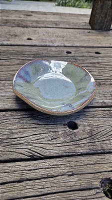 Petisqueira redonda com pezinhos