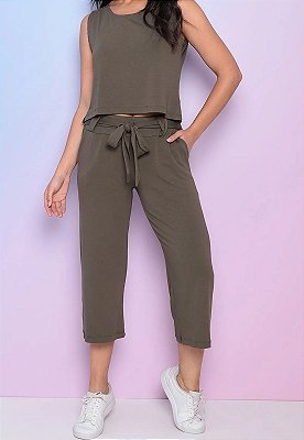 Conjunto Maria Paes Calça Pantacourt e Blusa Verde