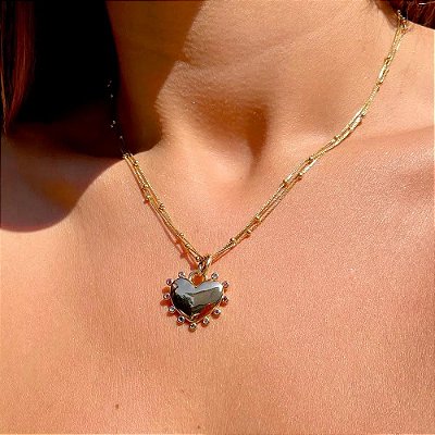 COLAR MINI BOLINHAS COM PINGENTE CORAÇÃO CHEIO COM ZIRCONIAS COLORIDAS AO REDOR NO BANHO OURO18K