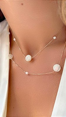 COLAR MADREPEROLAS INTEIRO BOLACHAS NO BANHO OURO18K