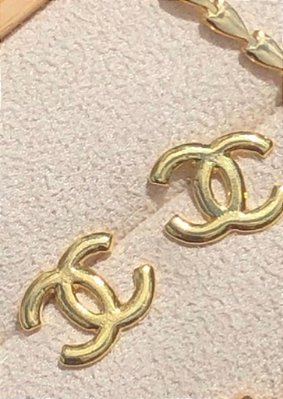 BRINCO INSPIRAÇÃO CHANEL NO BANHO OURO18K