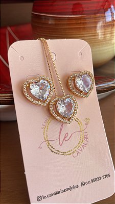 Conjunto coração de zircônia cristal  cravejado com zirconias cristal no banho ouro18k