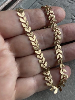 Choker setas com relevo no banho ouro18k