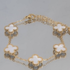 Pulseira trevo madrepérola inspiração Van Cleef no banho ouro18k
