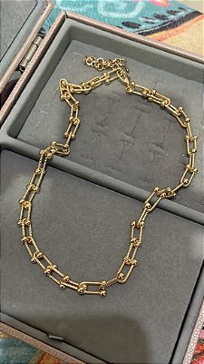 Choker tifany com relevo inspiração joalheria no banho ouro18k