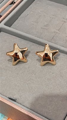 Brinco estrela do mar no banho ouro18k