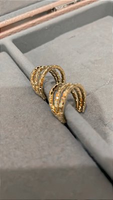 Brinco argola tripla com relevo no banho ouro18k P