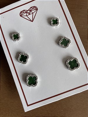 Brincos trio trevos verdes com cravação zirconias cristal no ródio branco