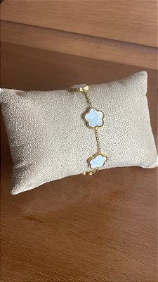 Pulseira 5 trevos grandes brancos no banho ouro á prova d’água