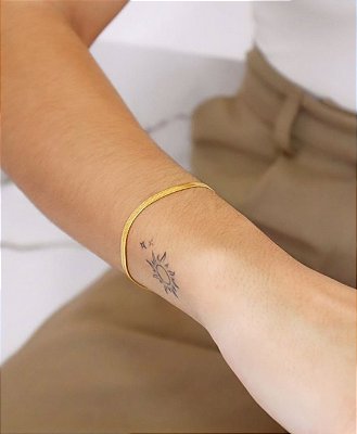 Pulseira Fita Veneziana Dourada – Minimalismo com Brilho