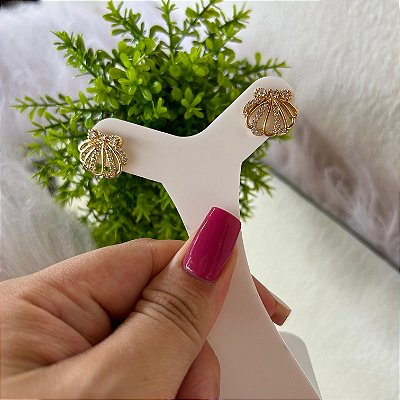 Brinco Cravejado Concha Dourado