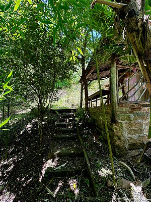 Cabana rústica | localizada no centro da Barra do ouro / Maquiné.