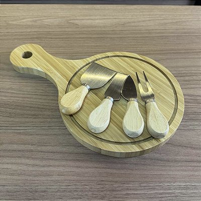 Tábua com Kit para queijos - 5 peças - Bambu