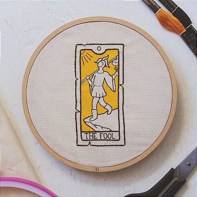 QUADRO / BASTIDOR BORDADO - TAROT O LOUCO