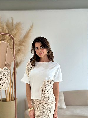 BLUSA COM DETALHE EM CROCHÊ BRANCO