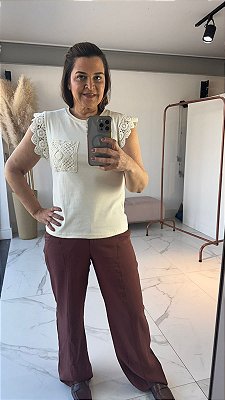 BLUSA COM DETALHE BOLSO CROCHÊ AMARELO
