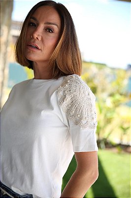 BLUSA COM PEROLA OFF