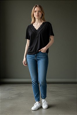 BLUSA DECOTE V GUIPIR PRETO