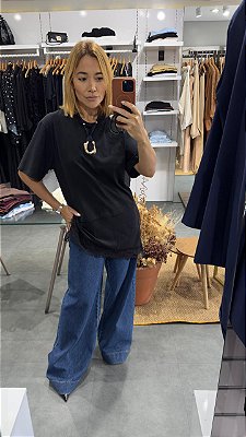 CAMISETA ASSIMÉTRICA JULIA PRETO